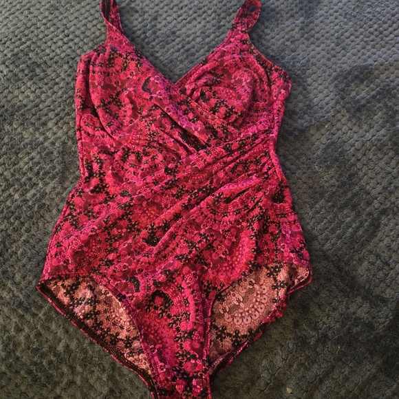 Miraclesuit Swimsuit Size 6?